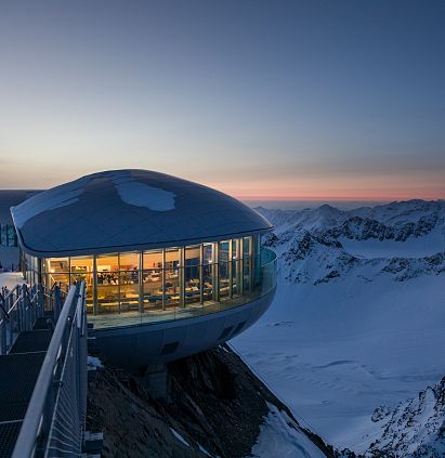 Sonnenaufgang am Café 3440 -Tirols höchsten Kafeehaus und höchste Aussicht am Pitztaler Gletscher