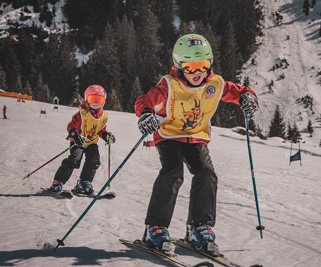 Kinderskikurs am Dorflift in Mandarfen
