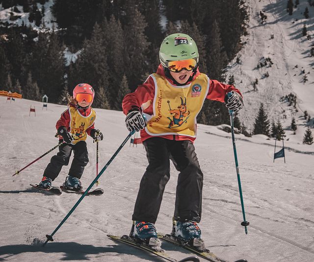 Kinderskikurs am Dorflift in Mandarfen