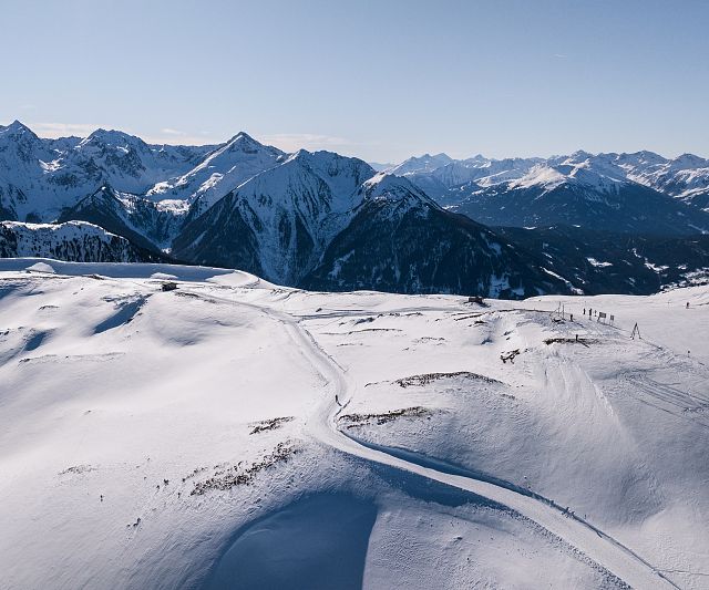 Winter hiking at 2400m in the Hochzeiger ski area