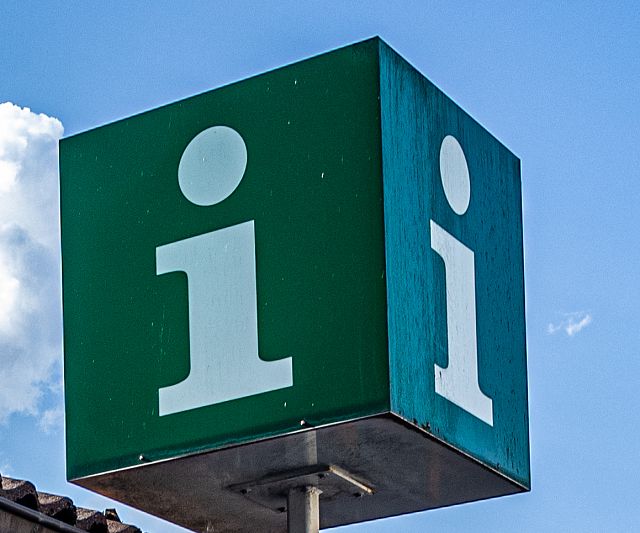 Außenansicht der Touristeninformation Arzl