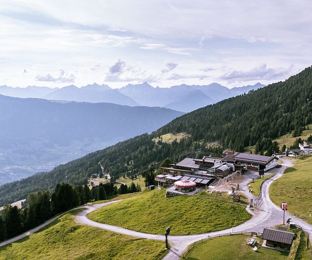 Das Zeigerrestaurant mit der Mittelstation der Hochzeiger Bergbahnen