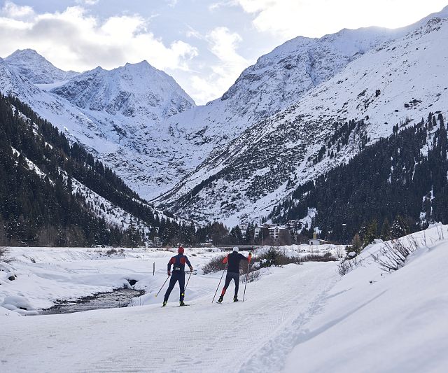Langlaufen auf der Talloipe in Mandarfen