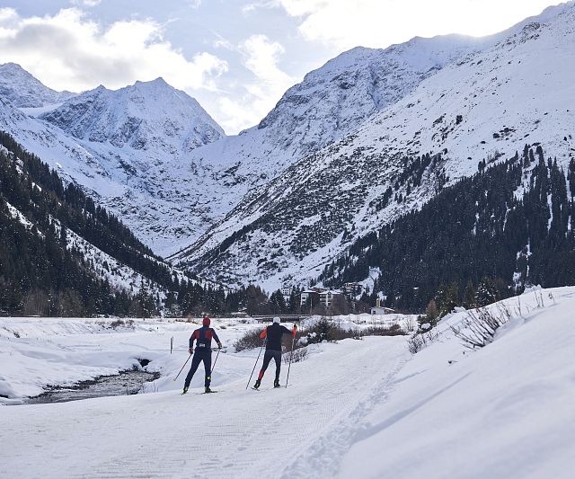 Langlaufen auf der Talloipe in Mandarfen