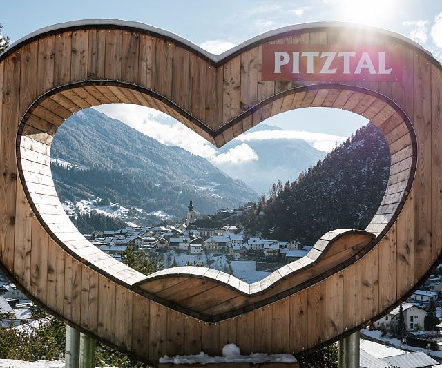 Pitztal Herz Fotopoint in Arzl im Winter