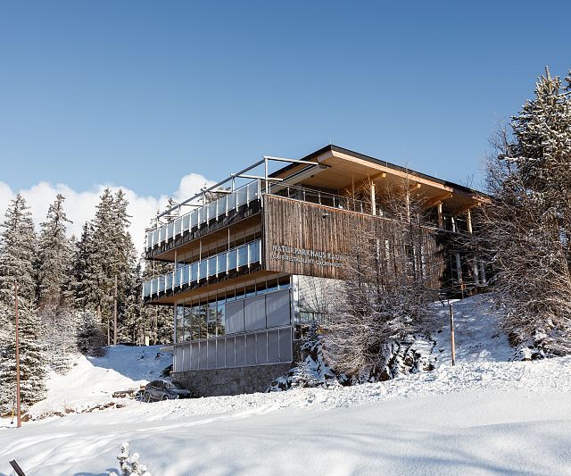 Das Naturparkhaus Kaunergrat am Piller Sattel mit Ausstellung, Restaurant und Seminarräumen