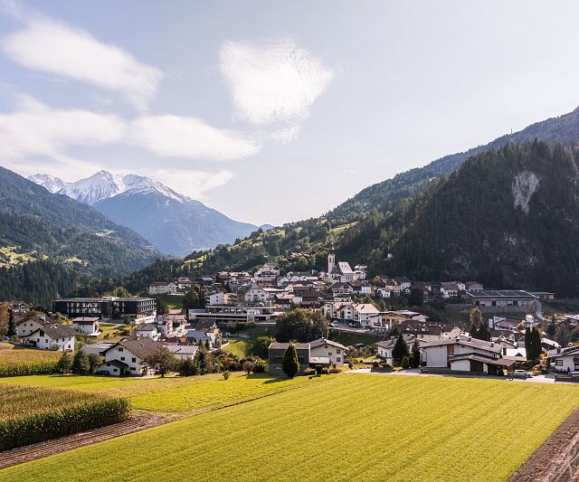 Blick auf das Bergdorf Arzl