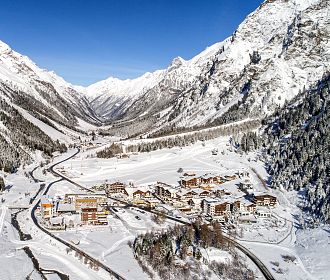 Blick auf den Weiler Mandarfen im Winter der Gemeinde St. Leonhard im Pitztal