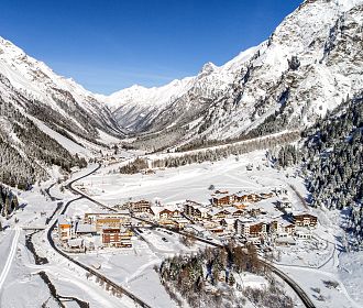 Blick auf den Weiler Mandarfen im Winter der Gemeinde St. Leonhard im Pitztal