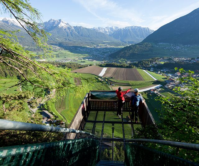 Leicht erreichbar, gut abgesicherte Routen und ein tolles Panorama erwartet den Kletterer im Pitztal auf dem Klettersteig Steinwand.