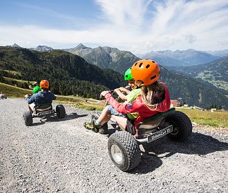 Abfahrt mit den Zirbencarts am Hochzeiger - Adrenalin pur!