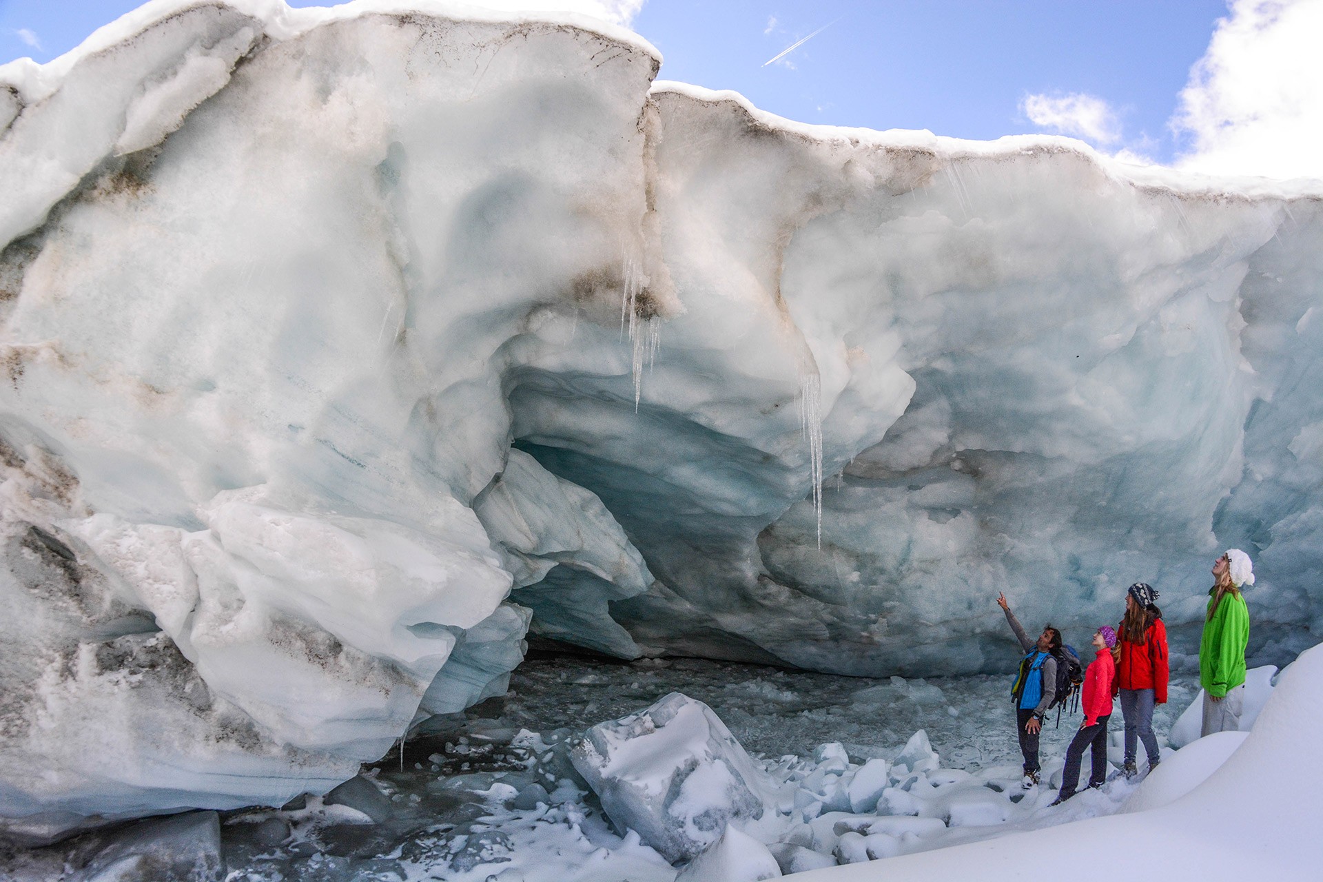Abkühlung bei der geführten Gletschertour am Pitztaler Gletscher