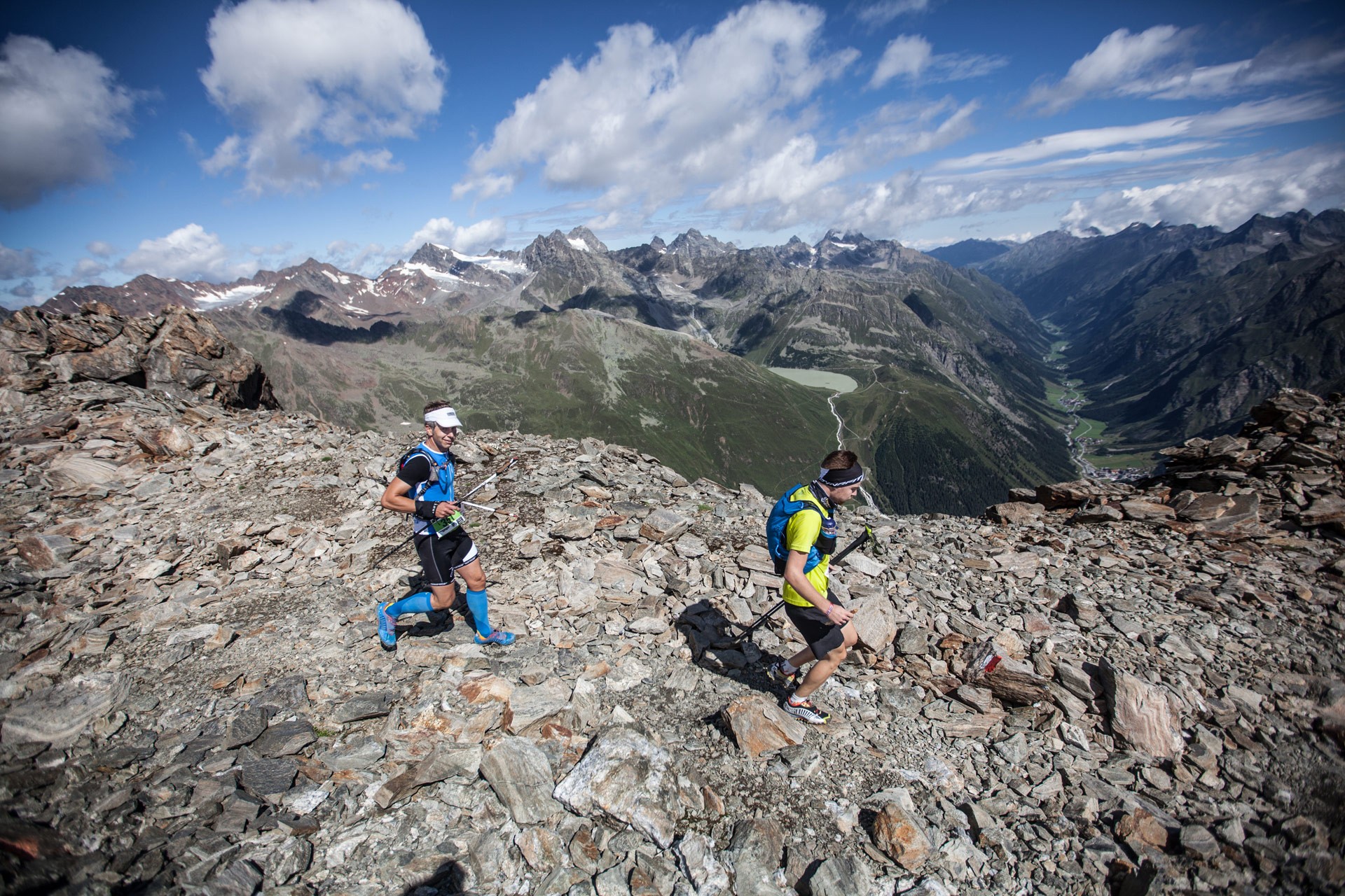Trail runner at the Mittagskogelscharte in Pitztal Tyrol