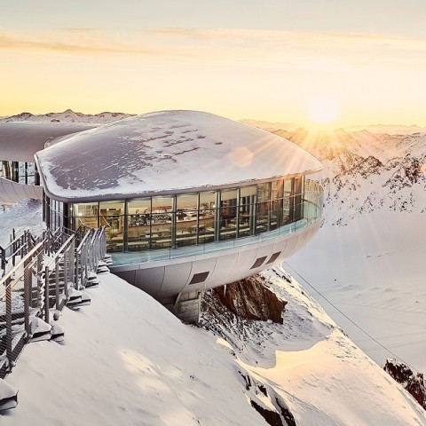 Sonnenaufgang am Cafe 3.440m Pitztaler Gletscher/Tirol